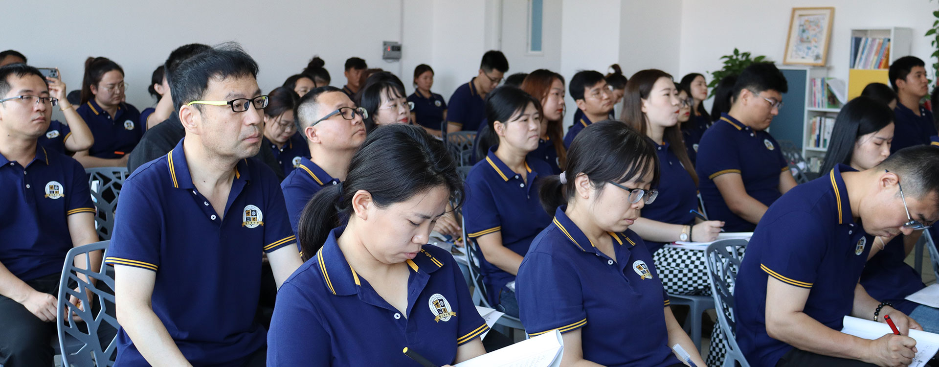 男人干女人的逼逼